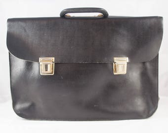 Sac en cuir noir vintage avec des fixations métalliques. Cartable - Sac Lap Top - Porte-document - Fait au Canada