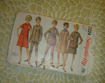 Simplicity Maternity Sewing Pattern 7224 Size 12 and 32 Bust