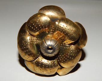 Vintage Metal Flower Hair Pin in Gold Color