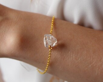 Clear quartz nugget bracelet, dainty clear quartz bracelet, bracelet with clear quartz nugget, quartz bracelet gold, gold quartz bracelet