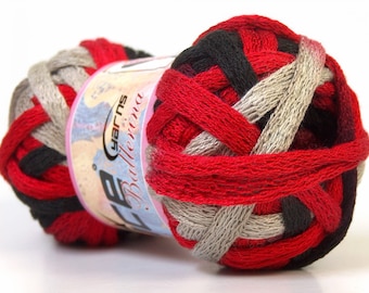 Ball of wool scarf red/black/gray ruffle