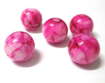 5 white pearls, fuchsia glass 14mm (N-16)
