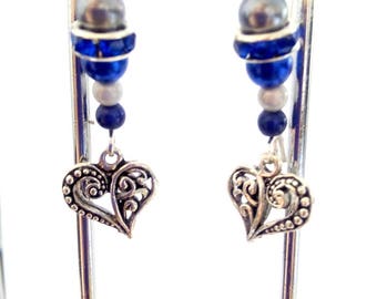 Long earrings in shades of blue