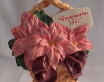 Vintage 1993 Hallmark QX5665 "Grandmother" ornament