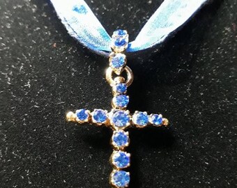 Cross Arlésienne Antoinette Sapphire gold PM