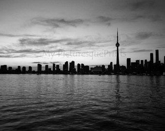 Toronto Skyline with CN Tower @ dawn. B&W, blachandwhite, Reflections in the water, Canada