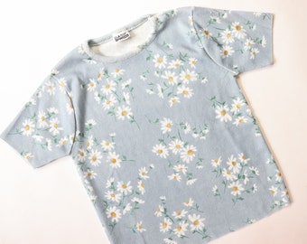 90s Floral DAISY Sweater Short Sleeve Knit Top 1990s Spring Pastel Soft Grunge Fairy Kei Blouse NINETIES Stretch Shirt Flower Print Medium