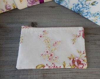 Clutch soft pink flowers