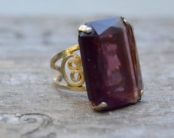 Vintage Chunky Ring Beautiful . Gold Plated . Chunky Purple Glass
