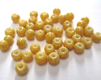 20 white marbled yellow 4mm (A-27) painted glass beads