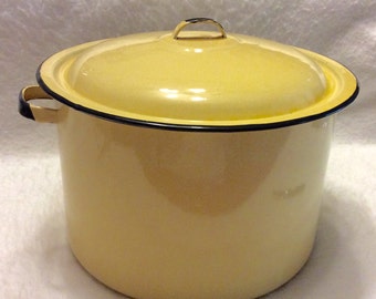 Vintage yellow enamel 3 gallon stock pot 1940's very good. Free ship