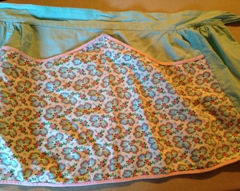 Retro 1960s HALF APRON. Roses. Sales Vendor, Crafter, Cooking.