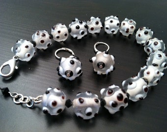Happy Beads - Bracelet and Earrings - Black and White