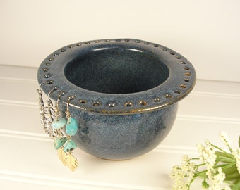 Earring bowl, Jewelry holder, Earring holder, Jewelry bowl, Jewelry Organizer, Earring Organizer, Pottery gift, Small gift for women