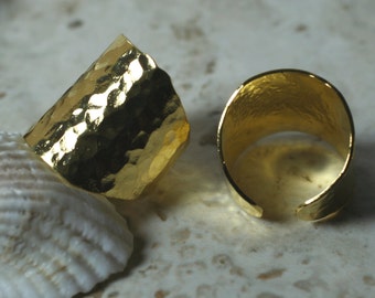 Hand hammered gold plated adjustable ring, one piece (item ID HN00015GP)