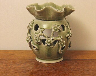Open Celadon pot pourri crock heater