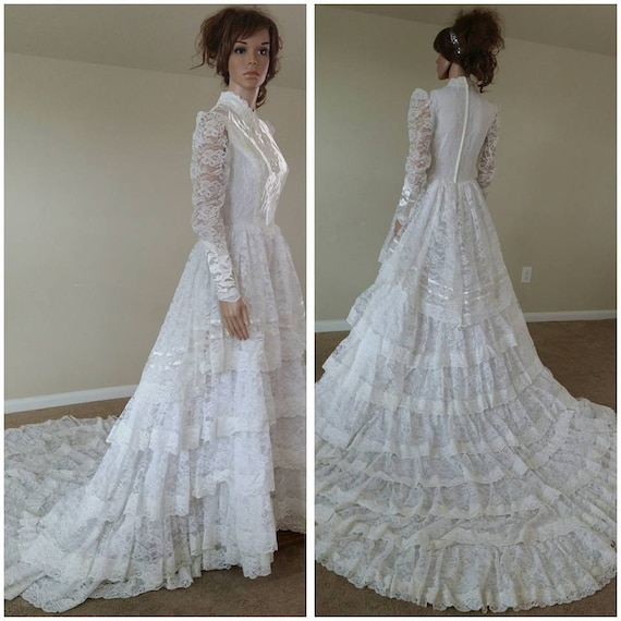 vintage 70s lace ruffles wedding dress wedding gown with train