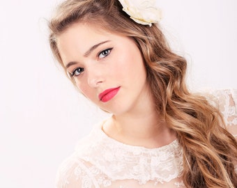 Bridal Flower, Fascinator, Magnolia Hair Clip, Wedding Flower, ivory bridal hair clip