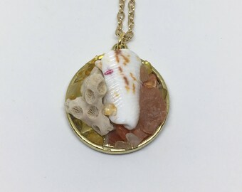Tropical seashell necklace, seashel and coral necklace, tropical beach pendant, agate and cinrine necklace for her, beach jewelry for women
