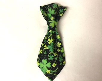 Dog neck tie, four leaf clover neck tie, green neck tie, lucky neck tie, shamrock neck tie, over the collar neck tie, pet neck tie