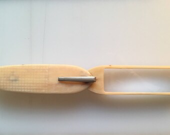 Beautiful 1960's Pocket Folding Magnifying Glass - Bakelite Creme/Tan Body