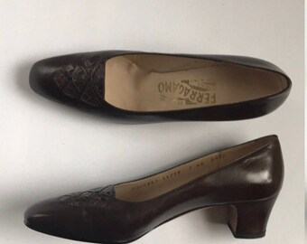 Vintage Salvatore Ferragamo 7 AA Brown Rapida Low Heel Shoes