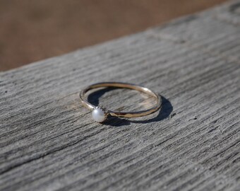 Pearl goldfill stacking ring, white freshwater pearl, hammered band, goldfill delicate stacking ring