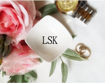 Monogram Ring Dish, Personalized Ring Dish, Customized Trinket Tray, Name Ring Dish, Engagement Ring Holder, Wedding Gifts, Bridesmaid Gifts