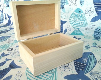 8 x 5.5 x 4 in. Unfinished poplar keepsake box, jewelry box,craft box or project box.(4 LN)