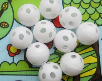 Rattle Inserts. 100 Small Rattle Balls. 2.5cm Diameter. Soft toy making inserts. Noise makers. DIY Craft Supplies.