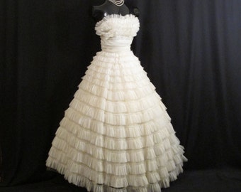 Vintage 1950's 50s Bombshell STRAPLESS Ivory Tiered Chiffon Organza Lace Party Prom Wedding DRESS Gown