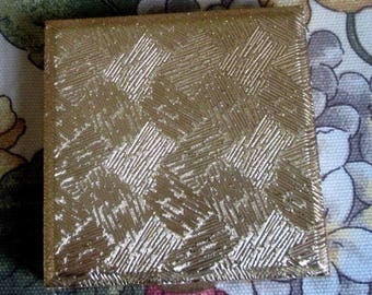 Kigu Vintage Gold Tone Compact