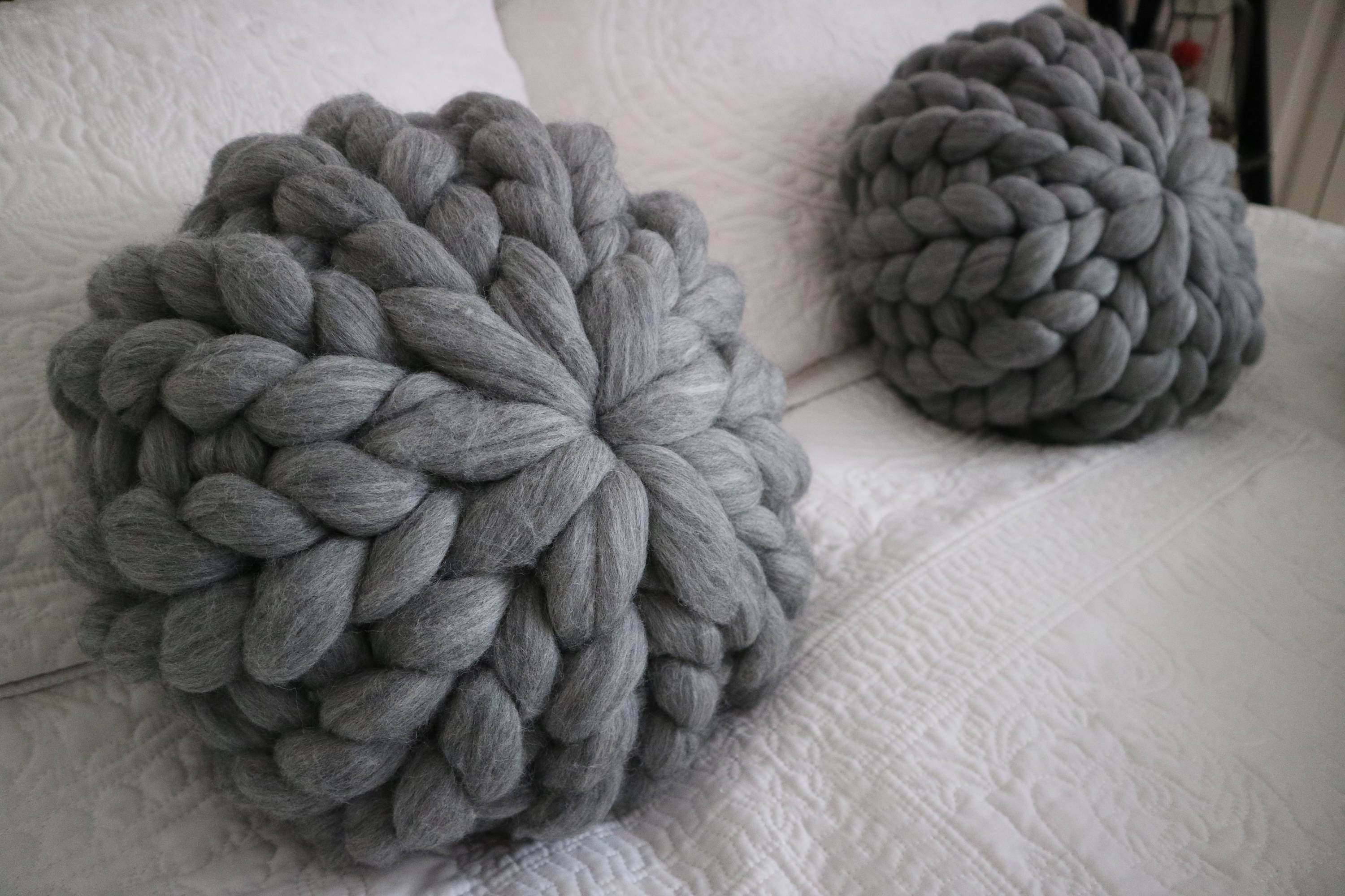 Round knitted cushion GREY cushion chunky knit round