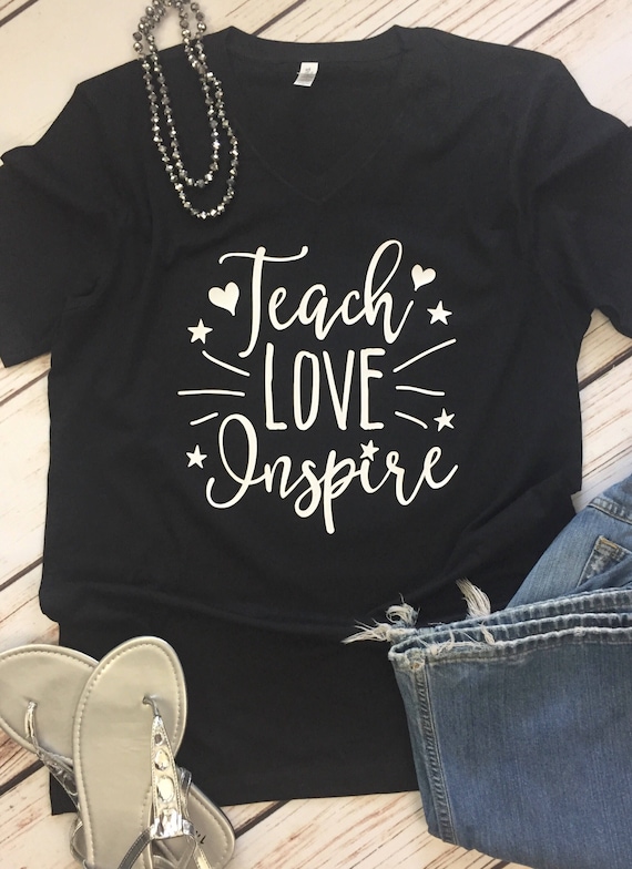 At a loss for what to give your kids' teachers to show your appreciation? This list is full of the best teacher gifts that they will love! Perfect gift ideas for teacher appreciation, teacher birthday gifts and holiday teacher gifts!