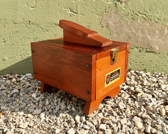 Vintage 1960s Brown Wooden Esquire Genuine California Redwood Shoe Shine Box Polish Kit Shabby Cottage Chic Room Decor Shoe Shine Boy