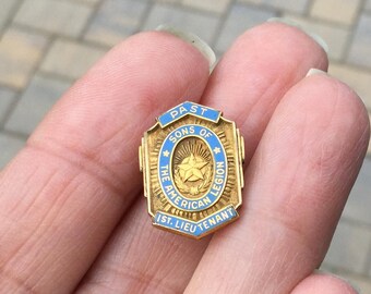 Past Sons Of The American Legion 1st Lieutenant Lapel Pin - Enamel & Gold Jacket Button Pin