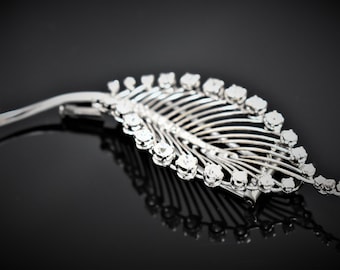 Diamond leaf brooch