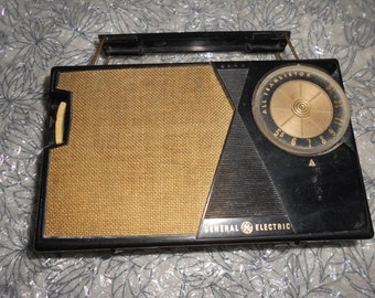 Atomic Radio WORKING General Electric Portable Lunch Box Style All Transistor Radio ROCKABILLY Chic Styled