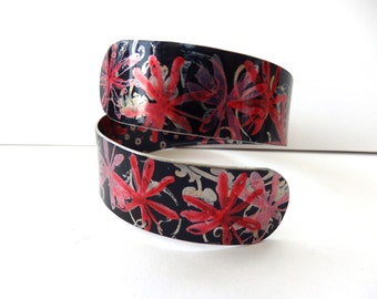 Spiral cuff bangle bracelet , blue pink red flowers , aluminium cuff