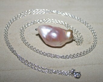 KASUMI PEARL PENDANT...Nucleated Pearl Pendant Necklace