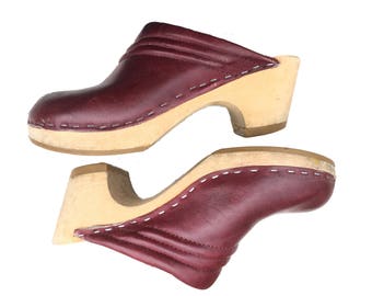 Vintage Maroon Leather Clogs Mules Wooden Heel Suede Interior Women's US Size 7 EU Size 37.5 Red Burgundy Cordovan Circa 1970s