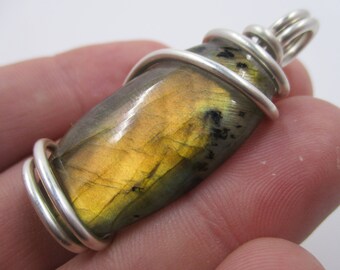 Labradorite Pendant / Labradorite Necklace / Labradorite Jewelry / Silver Labradorite Pendant / Labradorite / Gemstone of Magic