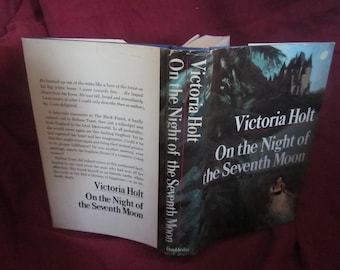 1972 ** On the Night of the Seventh Moon ** Victoria Holt **sj