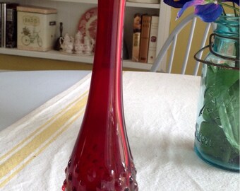 Vintage Fenton amberina hobnail bud vase