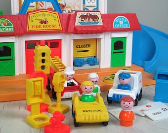 Vintage Fisher Price Play Family Main Street #2500