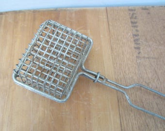 Vintage Metal Soap Saver/ Antique Soap Saver/ Soap Holder/ Farmhouse Bath/ Bath Soap Item/ Vintage Bath/ Vintage Bath/ Bath Decor