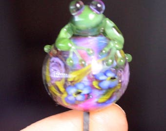 Green frog on butterly\flower 3D pod bead