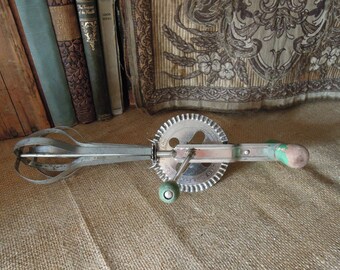 Vintage Green Wooden Handle Eggbeater / Retro Kitchen / 1940's Kitchen Tool / Hand Held Egg Beater