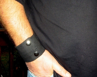 Mens Wrist - Money Cuff- "Secret Stash" Black - hide your cash, key in an inside zipper. Great for travel.