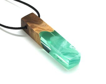 Resin jewelry, Geometric necklace, Unique jewellery, Green jewelry, Green pendant necklace, Rectangular pendant, Geometric jewlery